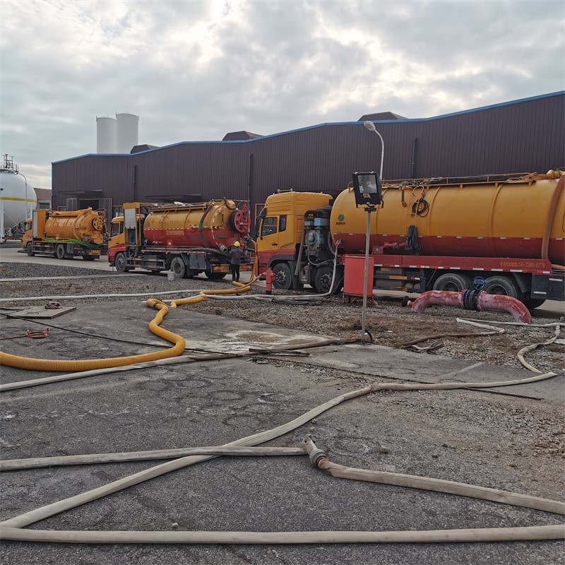 后湖管理区污水池清理